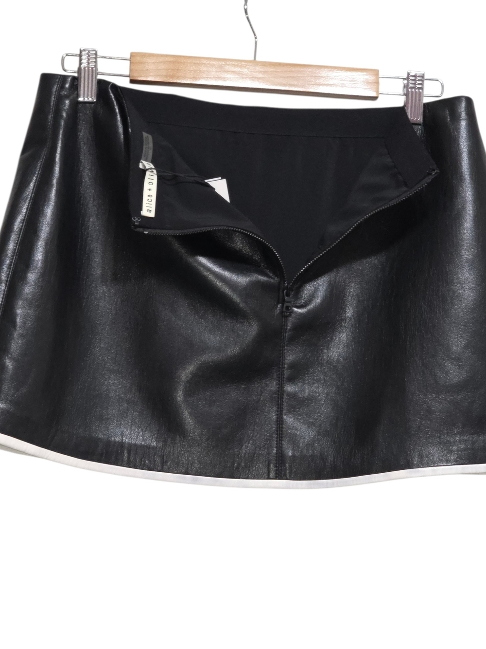 Alice + Olivia Rubi Vegan Leather Mini Skirt Black White Trim Size 10 NWT - Picture 4 of 10